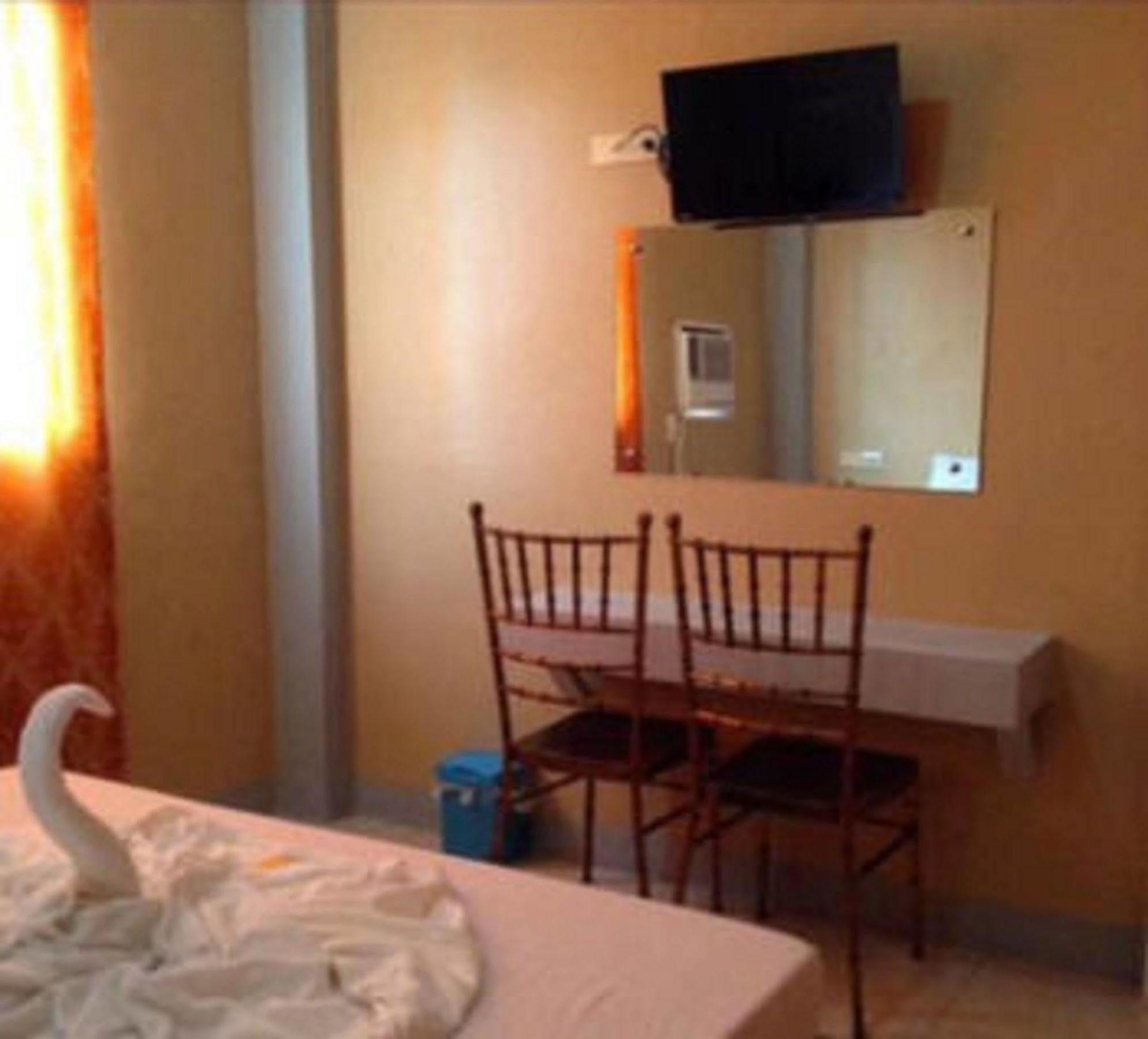 Ukl Ever Resort Hotel Laoag Exterior photo